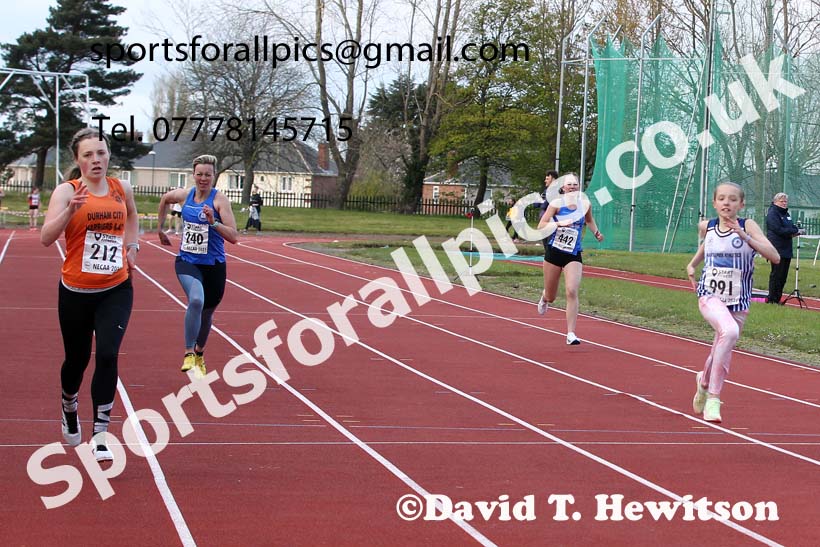 300 metres, 2021 NECAA Open Graded Meeting, Morpeth. Photo: David T. Hewitson/Sports for All Pics